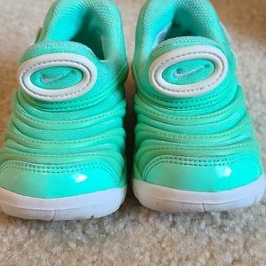 Baby Nike Green Slip On Sneakers Size 5